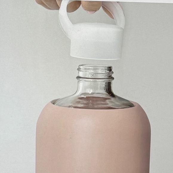 Bkr.  Pink BIG BOTTLE 1L (32OZ) Water bottle Glass/Silicone Sleeve -NEW - Picture 3 of 13